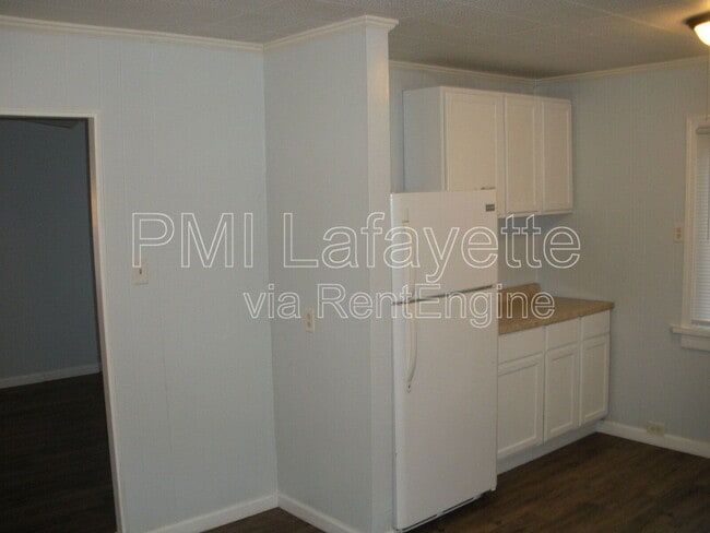 Building Photo - 2229 Roselawn Ave
