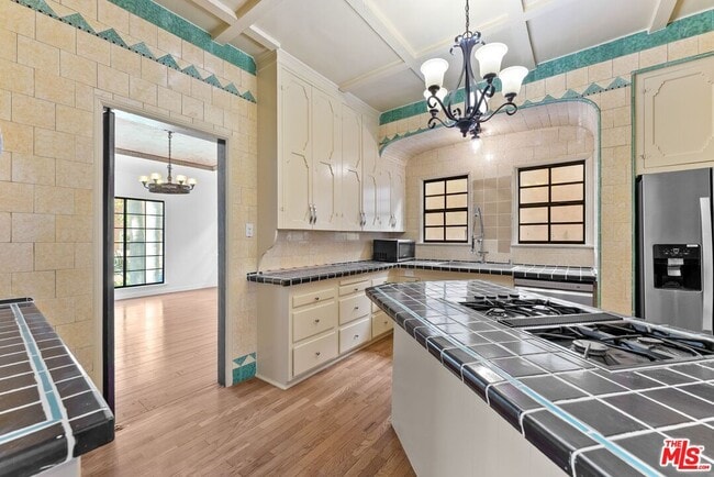 Building Photo - 1328 Sierra Alta Way