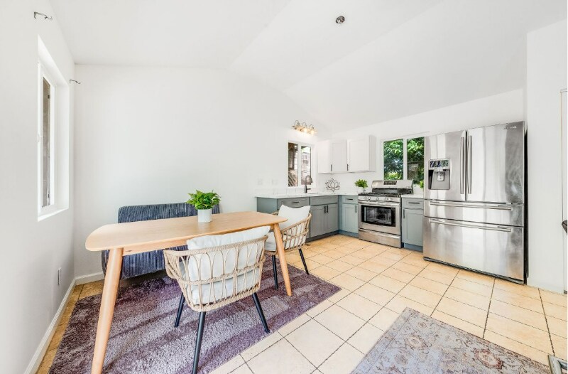 Building Photo - 70 Hui Rd F