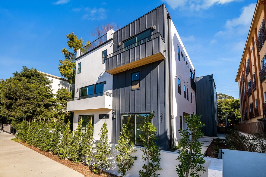 Building Photo - 5042 Laurel Canyon Blvd