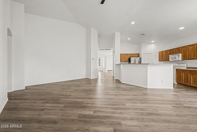 Building Photo - 4255 E Cherry Hills Dr