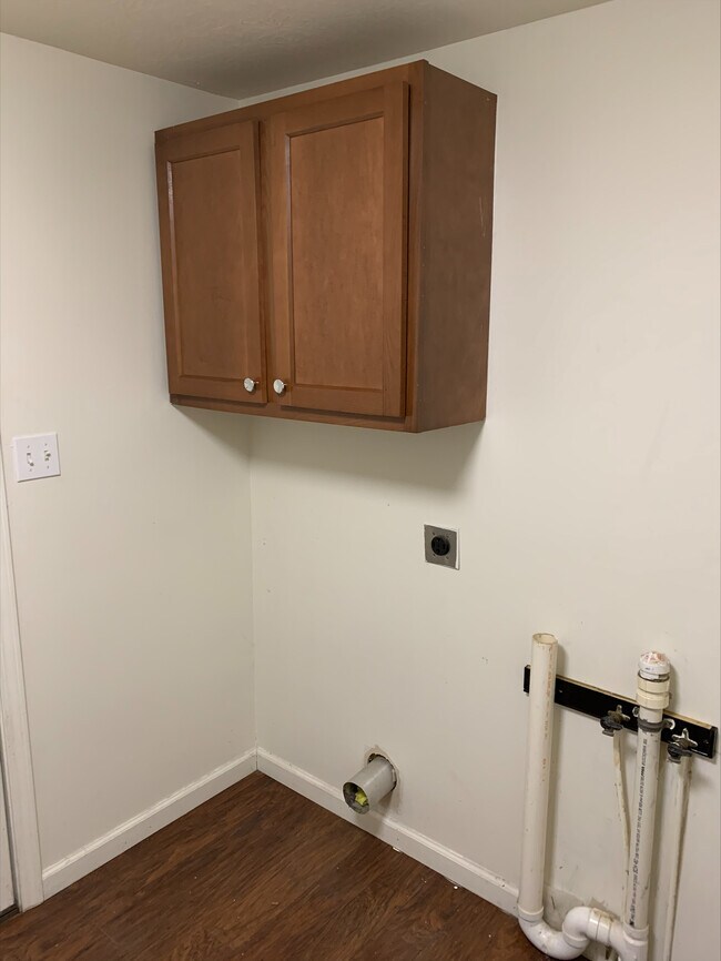 Building Photo - 1014 N Hodson Ave