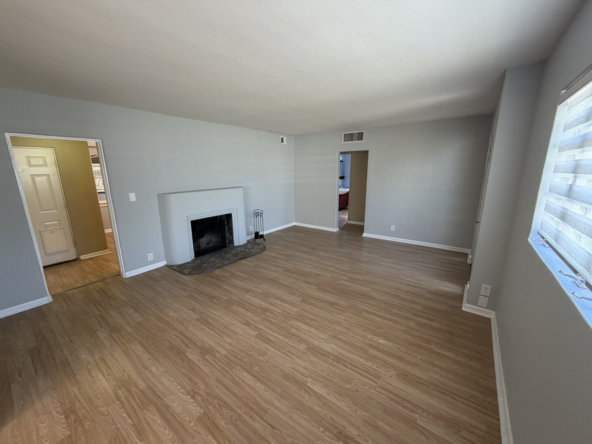 Building Photo - 537 W Mariposa St