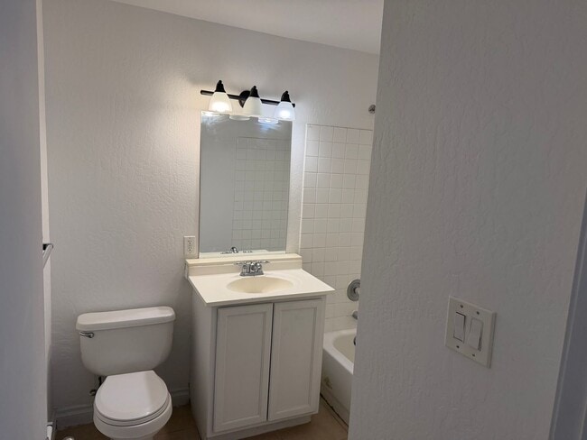 Building Photo - 1 Bedroom 1 bath Condo in Central Las Vegas