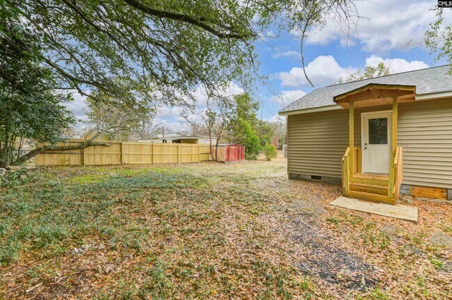 Building Photo - 706 Westside Dr