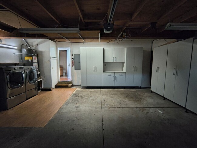 Building Photo - BEAUTIFUL TWO LEVEL 4BD/3BA HOME AVAILABLE IN MILPITAS, CA !!!!!!