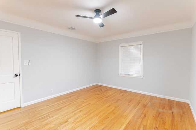 Building Photo - 640 E Valencia Ave