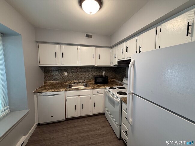 Building Photo - 113 Candlewood Dr
