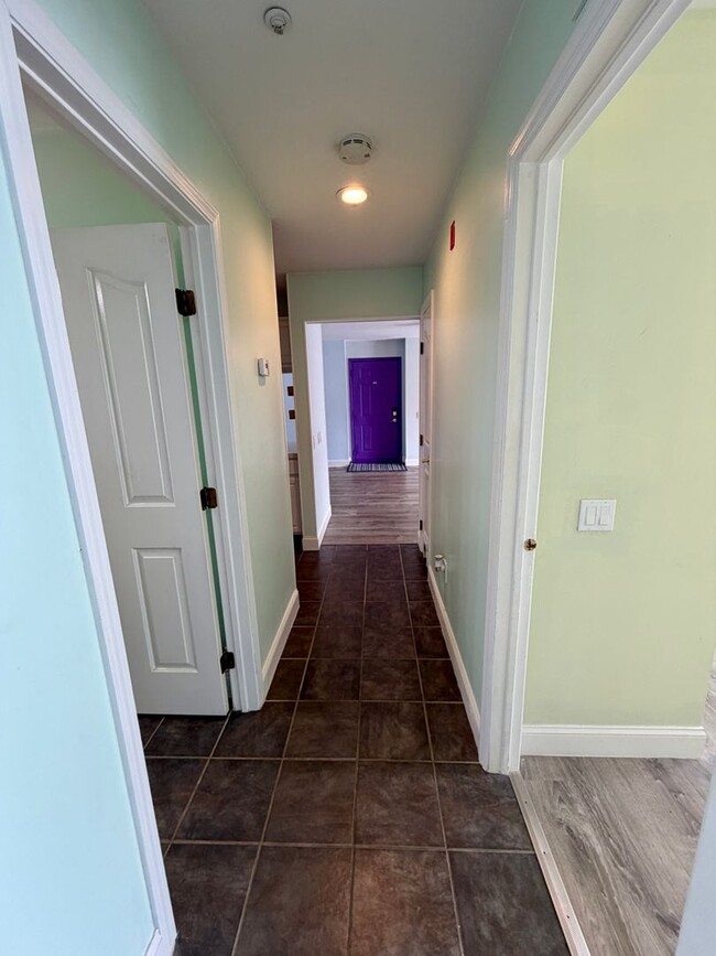 Building Photo - 401 Waters Edge Dr