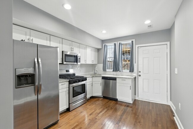 Building Photo - 2220 Henneman Ave