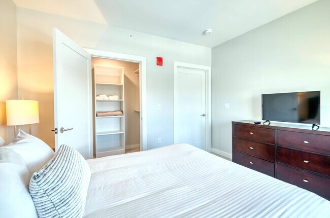 Building Photo - 1 Chestnut St