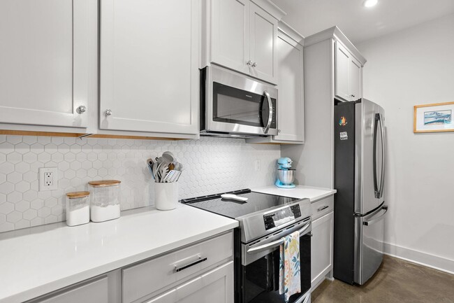 Building Photo - Stunning Gem in the heart of East Nashville!!