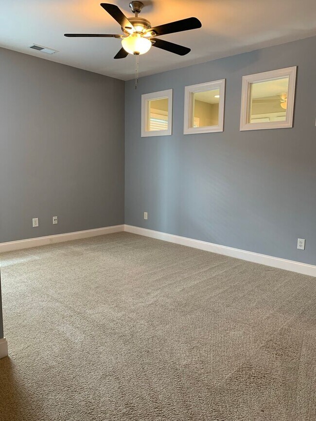 Building Photo - Stylish Germantown Townhome - Walkable Neighborhood