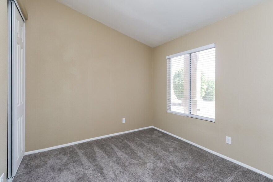 Building Photo - 16048 W Desert Bloom St