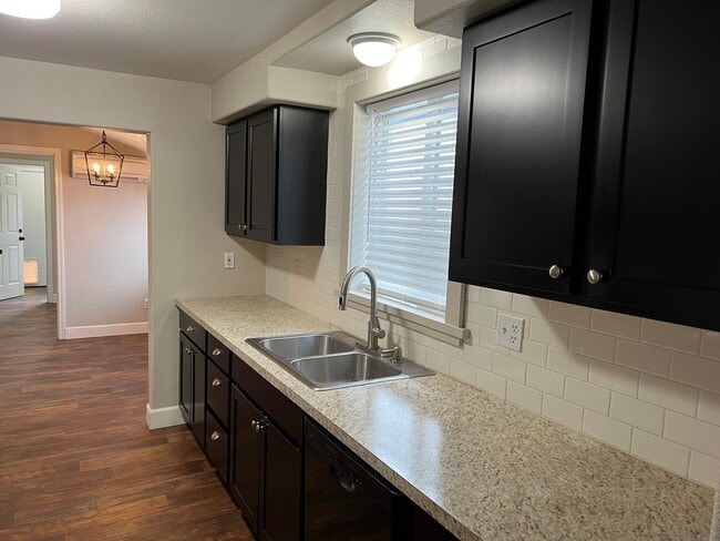 Building Photo - Updated 3 bedroom 1 bathroom house in Thur...
