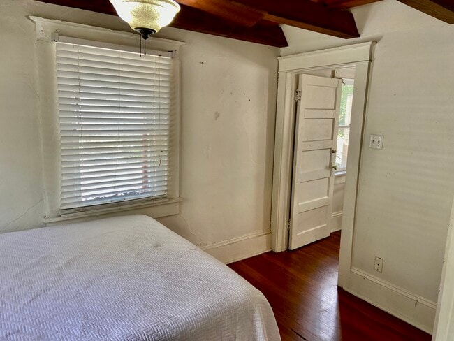 Building Photo - 16 Estey St