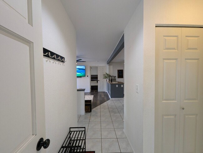 Building Photo - Available November 1, 2025 | A charming gr...