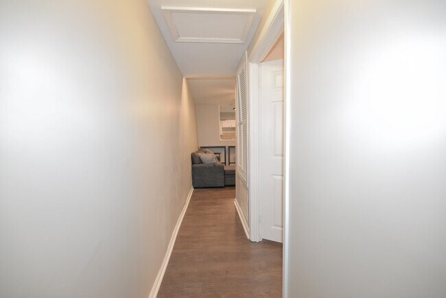 Building Photo - 912 Charlotte St