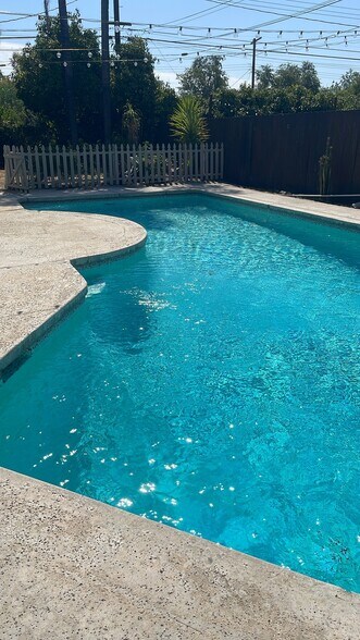 Pool - 16420 Minnehaha St