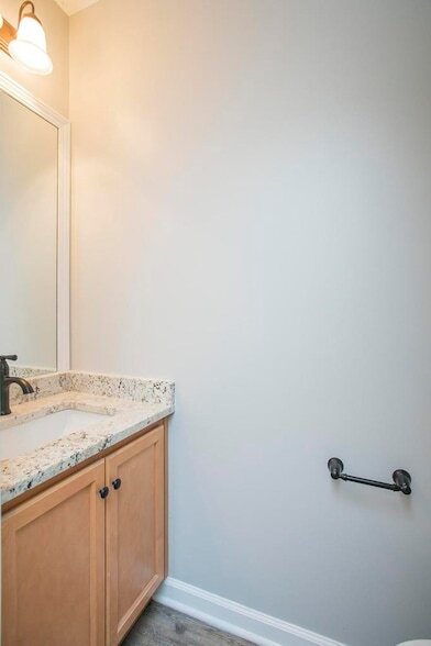 Building Photo - 1254 Lasalle Dr