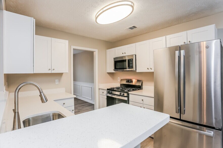 Building Photo - 8079 Clearview Cir