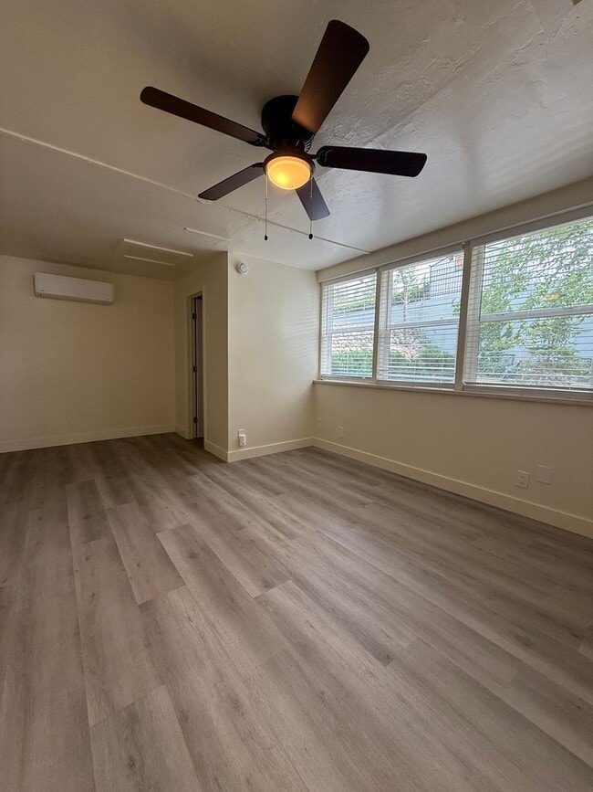 Building Photo - 606 S Montezuma St