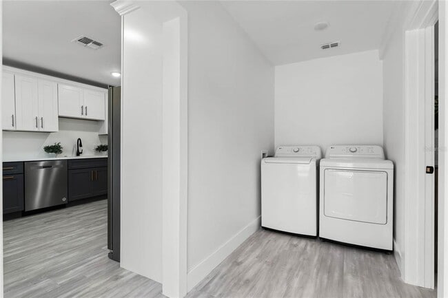 Building Photo - 1441 Dann St