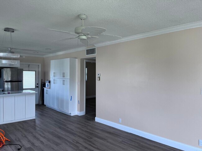 Building Photo - 251 S Golf Blvd