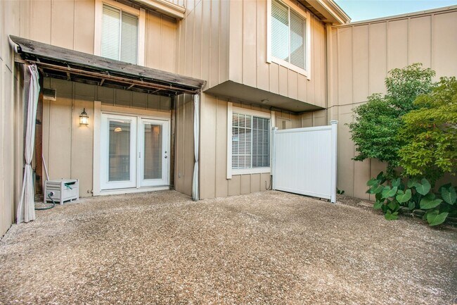 Building Photo - 11658 Lakeside Park Dr