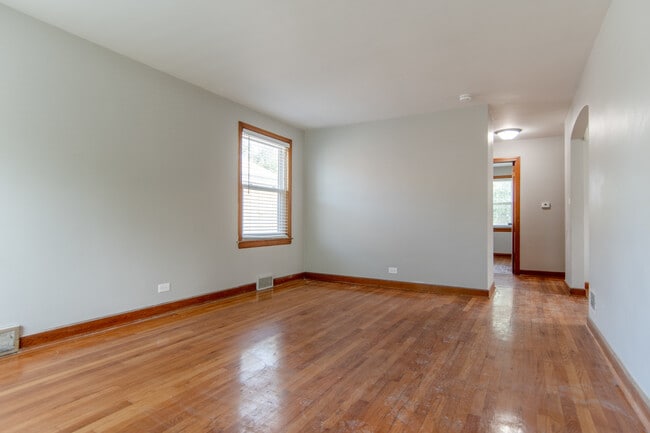 Building Photo - 301 Bohland Ave