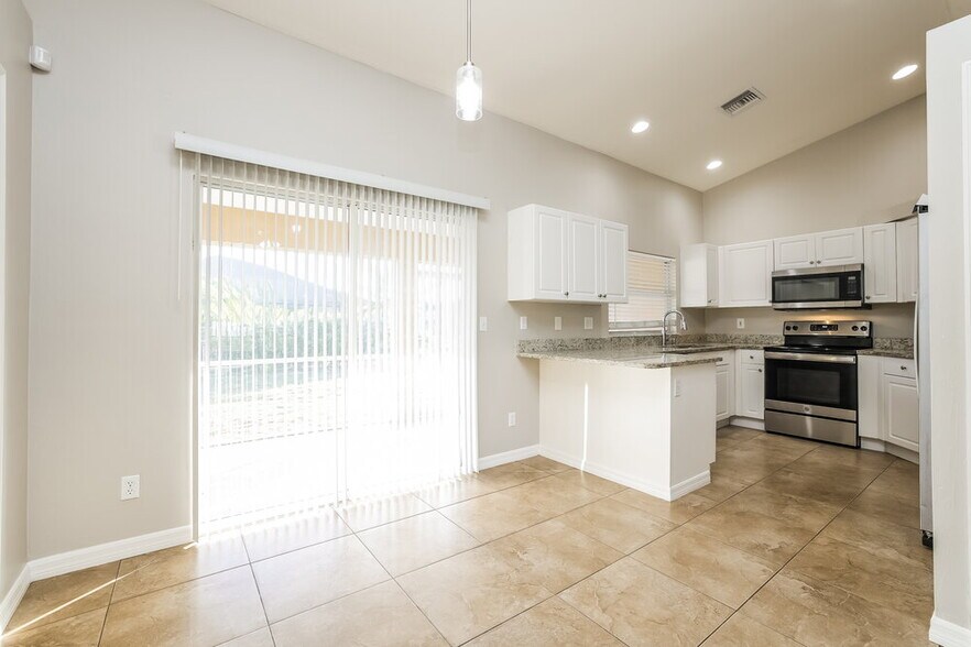 Building Photo - 1718 SW 12th Terrace