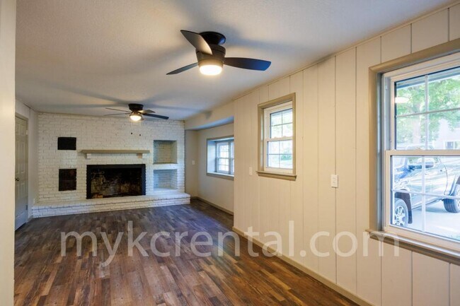 Building Photo - 7915 W 59th Terrace