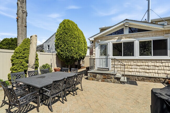 Building Photo - 317 Hornidge Rd