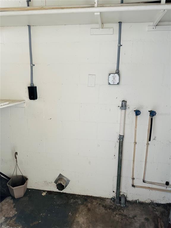 Building Photo - 6033 Balboa Dr