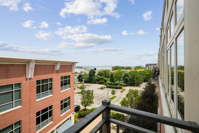 Building Photo - 141 Main St