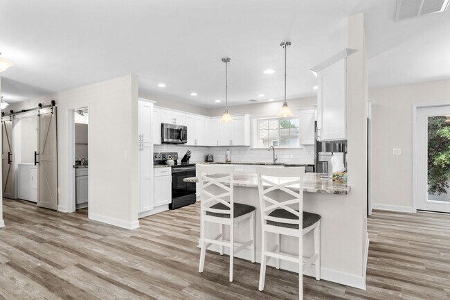 Building Photo - 433 Belle Dr