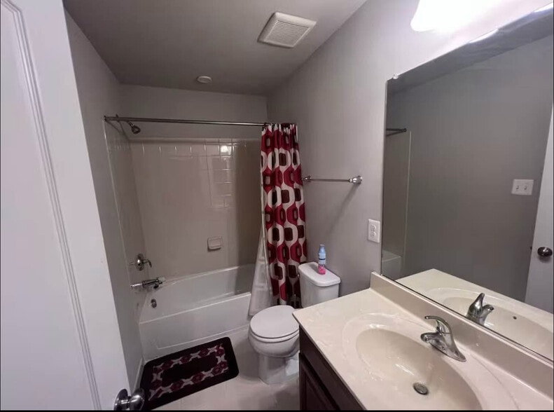 Building Photo - 9102 Village Springs Dr