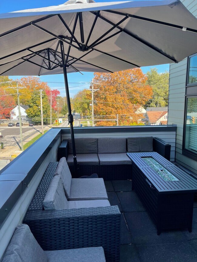 Building Photo - 18875 Riversouth Terrace