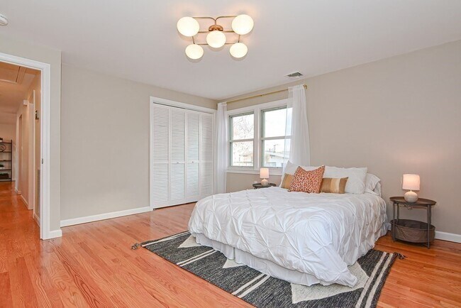 Building Photo - 21 Swan Ave