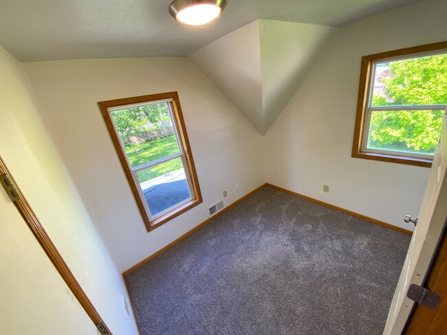 Building Photo - 1020 2nd Ave N