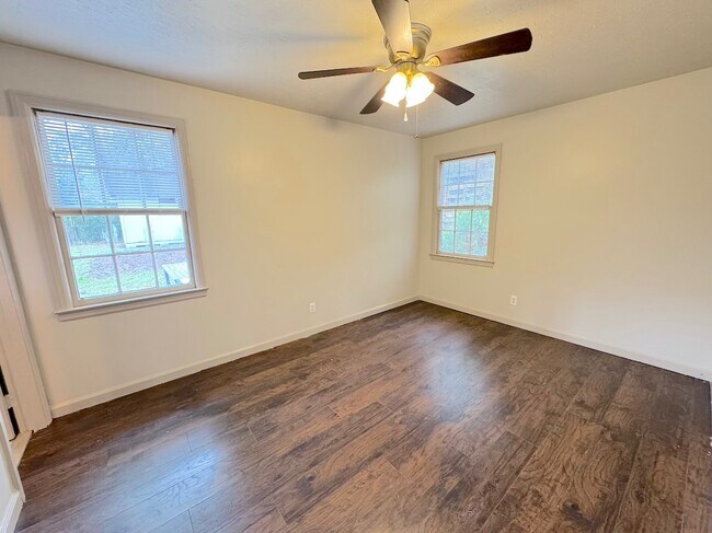 Building Photo - 106 Paradise Dr