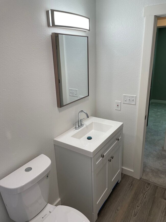 Building Photo - Brand new remodel - top floor 2 bedroom wi...