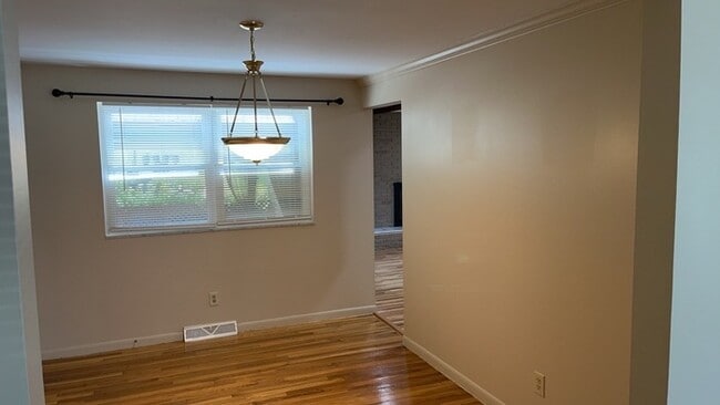 Building Photo - 811 Kenbrook Dr