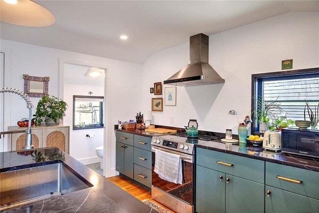 Building Photo - 37 Ring St