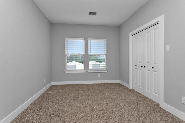 Building Photo - 6918 Dumble St