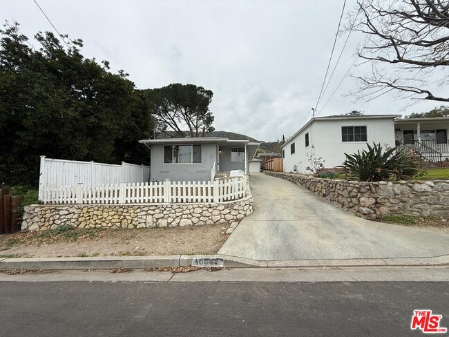 Building Photo - 10642 Samoa Ave