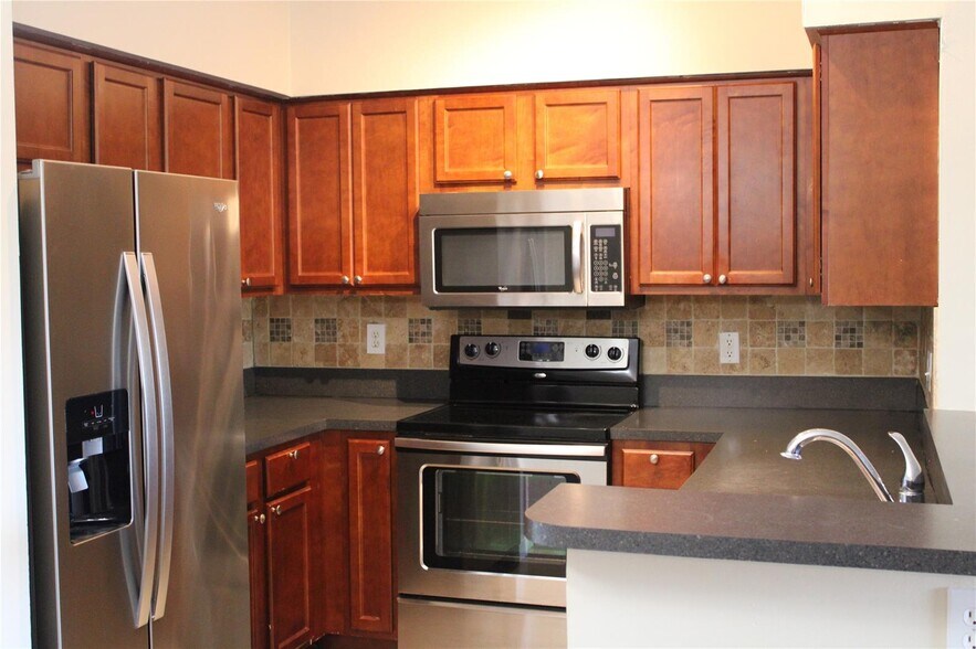 Building Photo - 7630 Westwood Dr