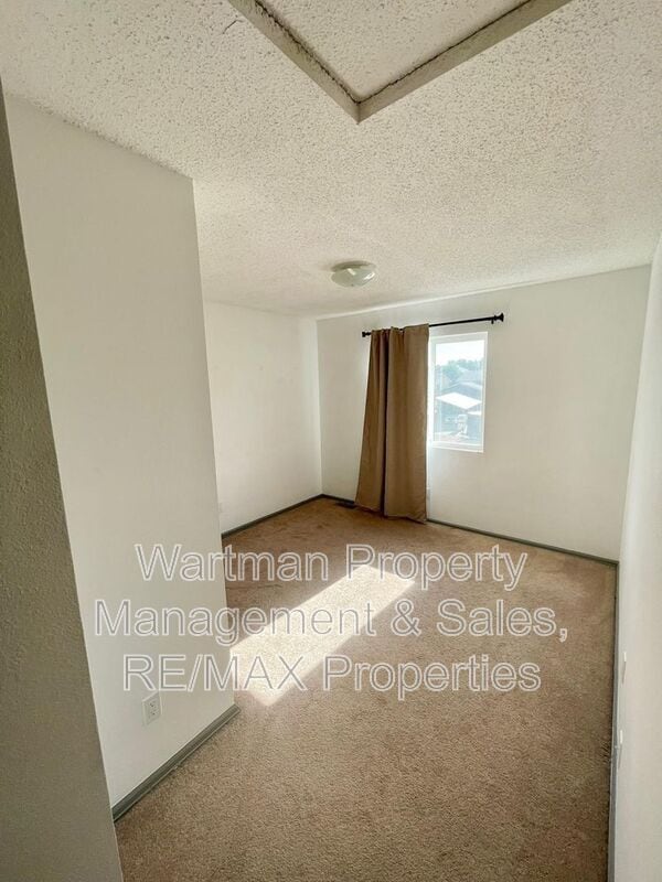 Building Photo - 4570 Witches Hollow Ln