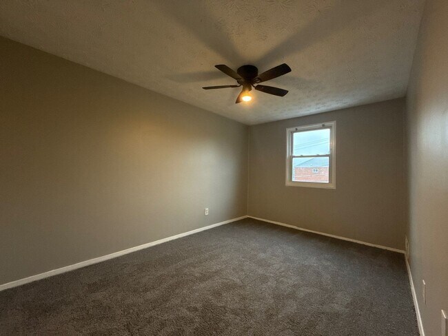 Building Photo - Beautiful Three Bedroom Home In Essex