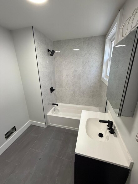 Building Photo - 160 Renner Ave